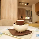Cozy Next To Square 21 *