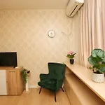 Cozy Next To Square 21 *