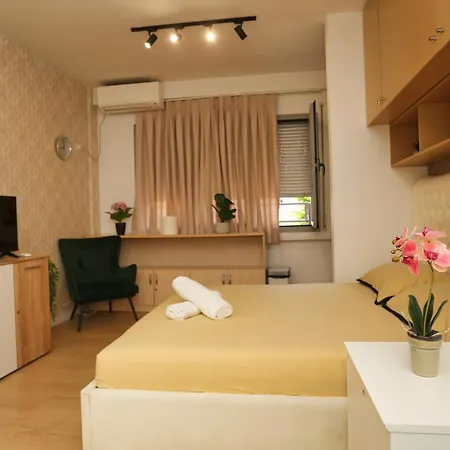 Cozy Next To Square 21 Διαμέρισμα *