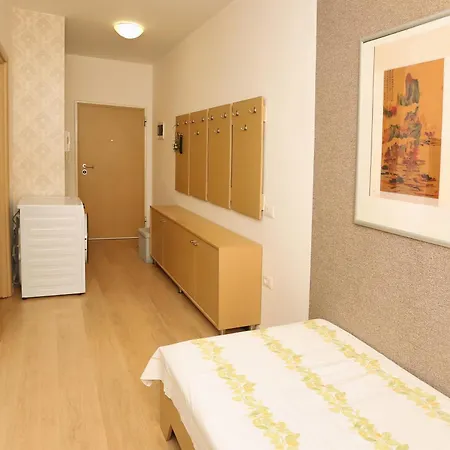 Cozy Next To Square 21 Apartment