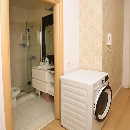 Cozy Near Square 21 شقة تيرانا