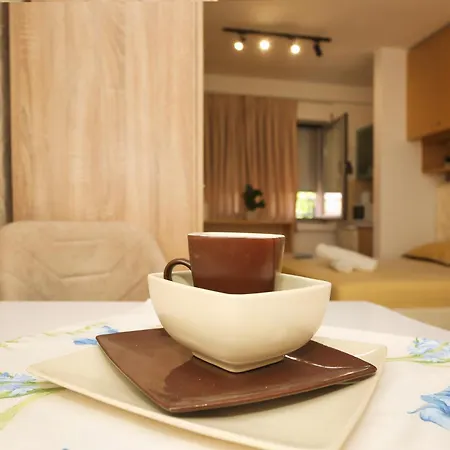 Cozy Near Square 21 *
