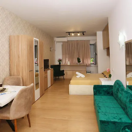 Cozy Next To Square 21 Appartamento *