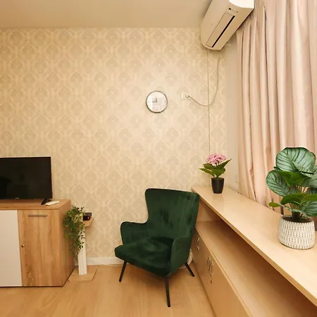 Cozy Near Square 21 *