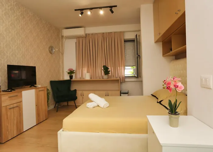 Cozy Next To Square 21 Διαμέρισμα *